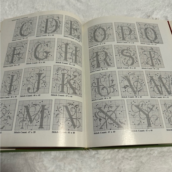 Holidays in Cross-Stitch 1987 Hardcover Book PatternsColor VanessaAnn Collection - Picture 10 of 15